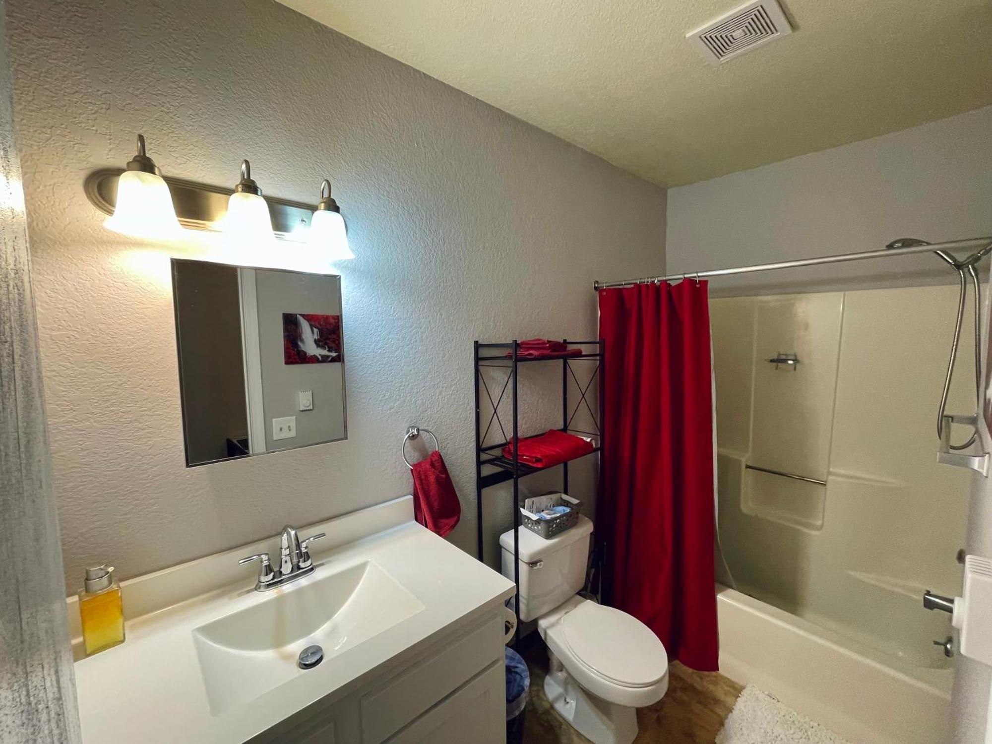 Cozy 1 Bed ~ Close To Soaring Eagle And Downtown 마운트프레젠트 외부 사진